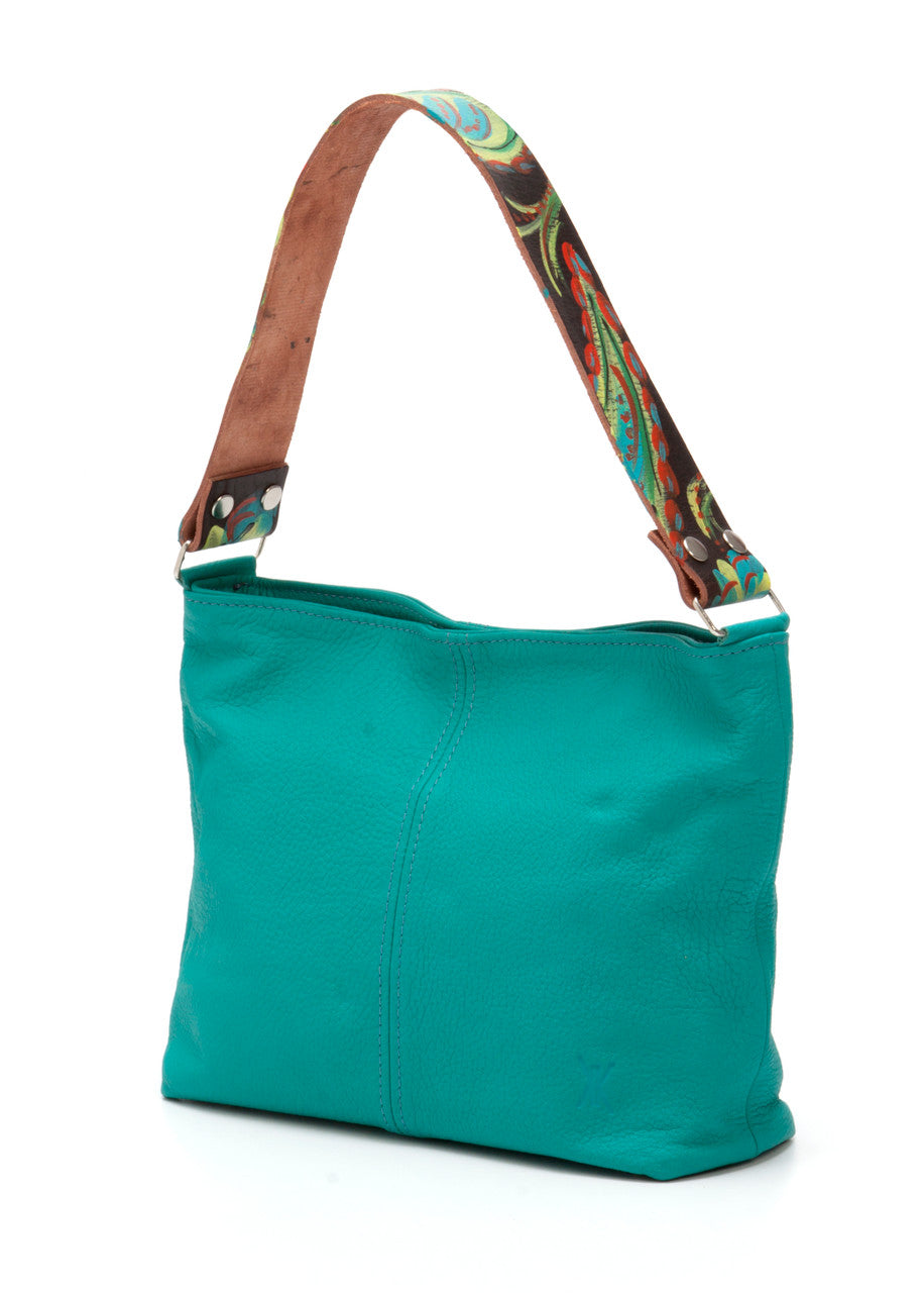 Dimensions: 10” x 14” x 4.50"
Closure: Magnetic Snap
Liner: Silver Cotton Twill
Hardware: Nickel